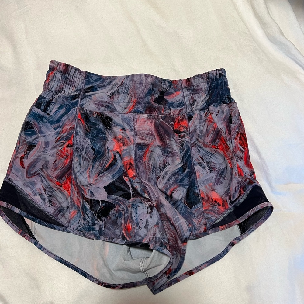 Lululemon hotty hot high rise 2.5”